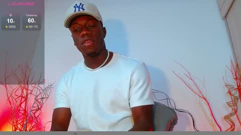 Mylo Wallace  online show from December 18, 6:35 pm