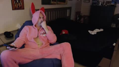 Snapshot of nakedmonkey chatting on December 18, 2:53 am nakedmonkey online show from December 18, 2:53 am