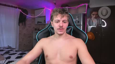 Snapshot of naughty_nik43 chatting on December 6, 11:54 am Nik online show from December 6, 11:54 am