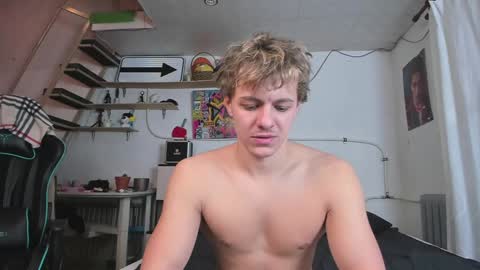 Snapshot of naughty_nik43 chatting on January 12, 12:23 pm Nik online show from January 12, 12:23 pm