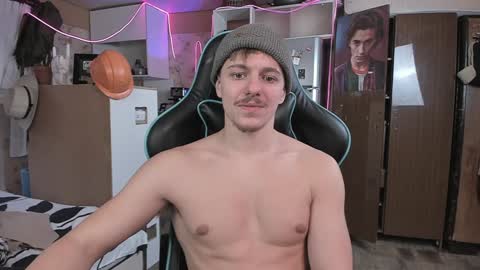 Snapshot of naughty_nik43 chatting on December 4, 12:47 pm Nik online show from December 4, 12:47 pm