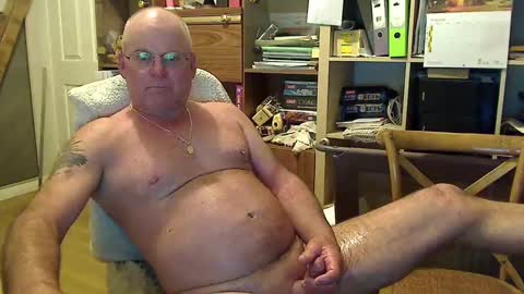 Snapshot of nekkminuttnekkminutt chatting on December 9, 6:52 pm NECK online show from December 9, 6:52 pm