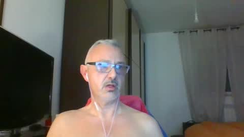 Snapshot of nevenerabis chatting on February 17, 5:10 pm nevenerabis online show from February 17, 5:10 pm
