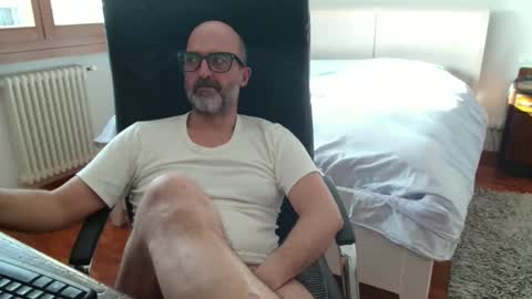 simi online show from March 8, 2:43 pm