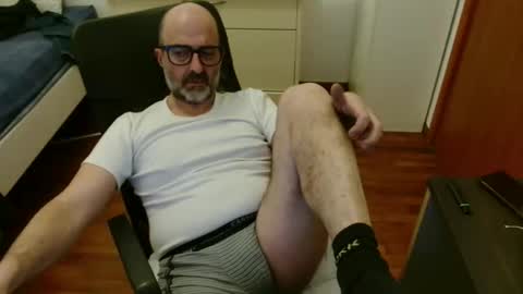 simi online show from February 5, 8:05 pm