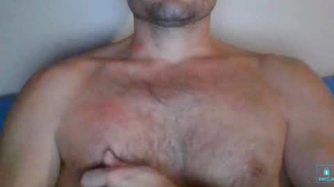 Snapshot of newtyguy90 chatting on January 12, 6:28 am newtyguy90 online show from January 12, 6:28 am