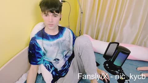 Snapshot of nic_ky chatting on December 5, 7:18 pm Nick PVT is open FanslyTwitter - Nic kycb online show from December 5, 7:18 pm
