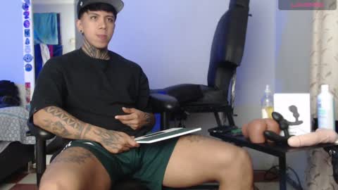 Nickhot0609 online show from January 17, 1:04 am