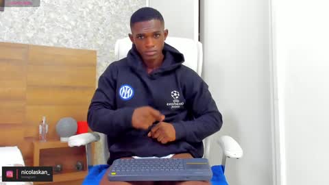 Snapshot of nicolaskan chatting on December 10, 1:00 pm Nicolas online show from December 10, 1:00 pm