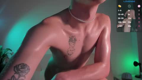 Snapshot of niico_18 chatting on October 17, 8:46 pm Nicolas Mucci online show from October 17, 8:46 pm