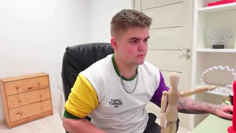 nikki online show from February 17, 9:03 pm