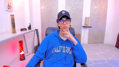 Snapshot of nikolay_gregori chatting on October 19, 4:50 am online show from October 19, 4:50 am