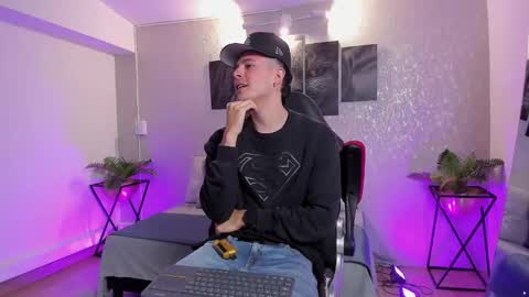 Nils online show from October 14, 3:57 am