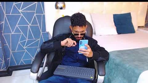 Noah online show from February 28, 1:04 am