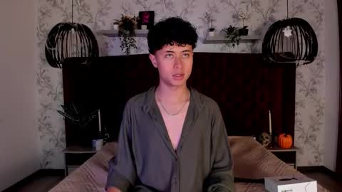 noah_dupont_ online show from October 27, 11:34 am