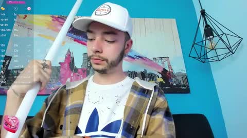 Snapshot of noah_ricci_ chatting on February 6, 12:05 pm online show from February 6, 12:05 pm