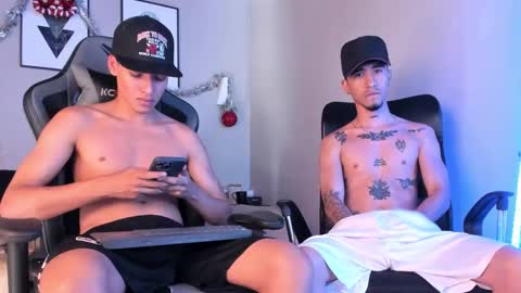 noahdaviss online show from December 14, 8:29 pm