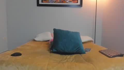 noahh_sky online show from April 1, 4:14 am