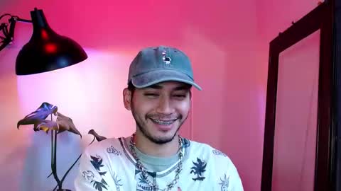 Noah online show from April 5, 4:03 pm