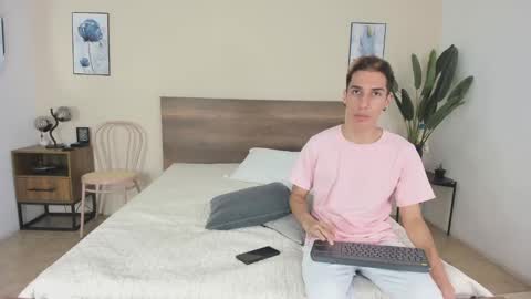 Snapshot of novaybrian chatting on September 18, 4:47 am NovayBrian online show from September 18, 4:47 am
