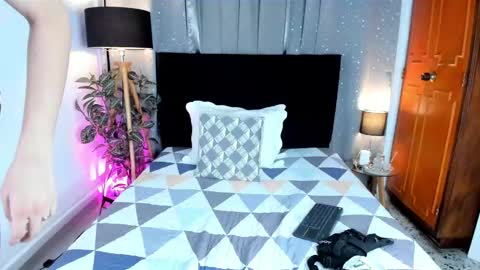 Snapshot of novaybrian chatting on January 19, 4:54 am NovayBrian online show from January 19, 4:54 am