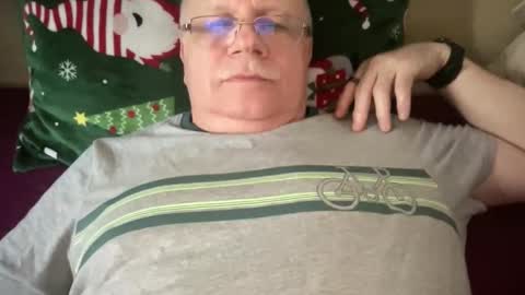 nukiss online show from March 6, 2:03 pm