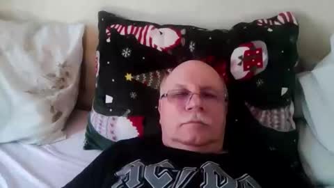 nukiss online show from March 14, 1:18 pm