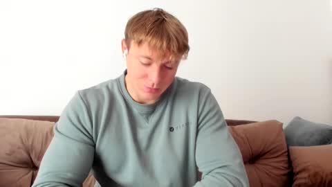 Snapshot of o_r_b_i_t chatting on February 19, 9:28 am o_r_b_i_t online show from February 19, 9:28 am