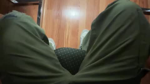 Snapshot of obiwand653040 chatting on November 1, 1:42 am obiwand653040 online show from November 1, 1:42 am