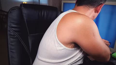 officeman7 online show from January 3, 5:53 pm