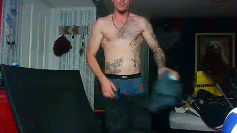 who dares  toss me some  tips lets have fun online show from November 14, 5:54 am