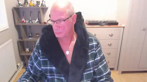 oldveteranuk online show from September 10, 5:28 am