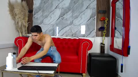 oliver_avella online show from January 27, 5:03 am