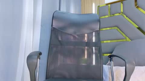 Oliver online show from April 25, 6:38 pm