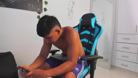 Oliver bray online show from February 19, 3:49 pm