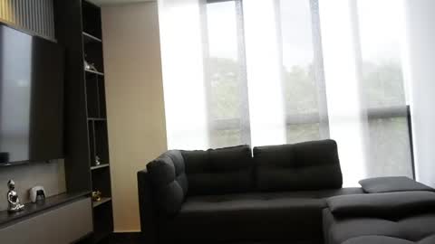 Oliver bray online show from April 18, 7:07 pm