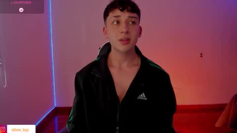 oliveeer online show from November 19, 7:03 pm