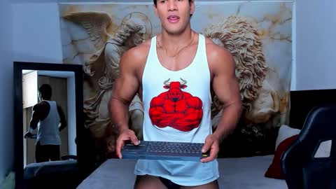 oliver_tommy online show from November 18, 2:32 pm