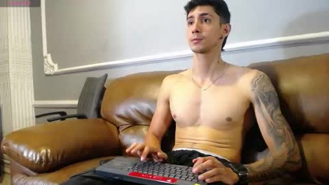 Oliver bennet online show from November 19, 11:37 pm