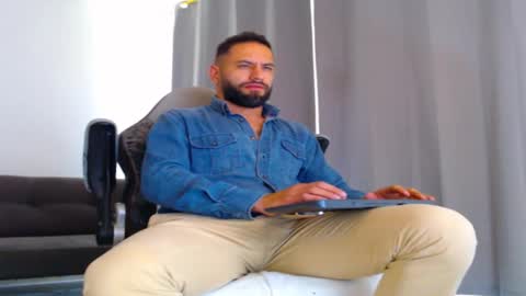 oliver online show from November 21, 6:51 pm