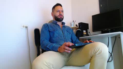 oliver online show from April 9, 2:01 pm