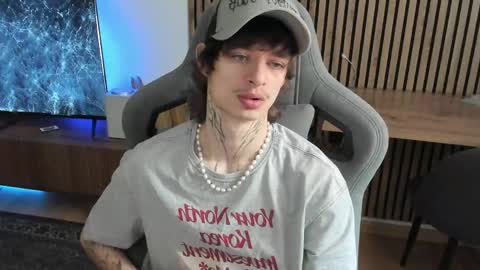 oliverrgroove online show from April 13, 8:48 am