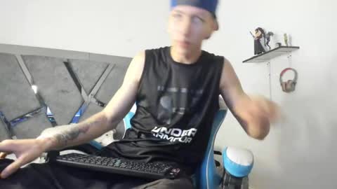 Snapshot of oliverthompson_01 chatting on January 8, 6:31 am oliverthompson_01 online show from January 8, 6:31 am