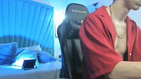 Snapshot of oliverthompson_01 chatting on September 23, 6:13 am oliverthompson_01 online show from September 23, 6:13 am