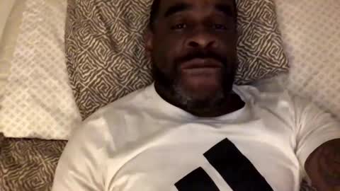 Snapshot of olivertwist1273 chatting on February 17, 5:25 am olivertwist1273 online show from February 17, 5:25 am