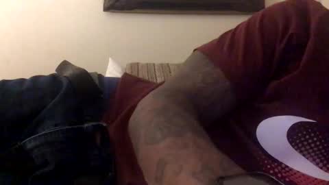 Snapshot of olivertwist1273 chatting on January 3, 4:33 am olivertwist1273 online show from January 3, 4:33 am