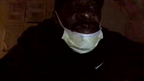 Snapshot of olivertwist1273 chatting on December 12, 3:21 am olivertwist1273 online show from December 12, 3:21 am