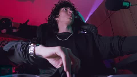     online show from September 18, 2:46 am