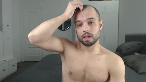 onebestlover online show from February 3, 6:49 pm