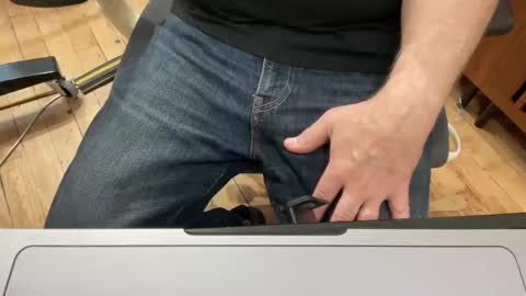 onlocationnyc online show from April 20, 10:45 pm